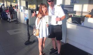 教练把我压在方向盘上